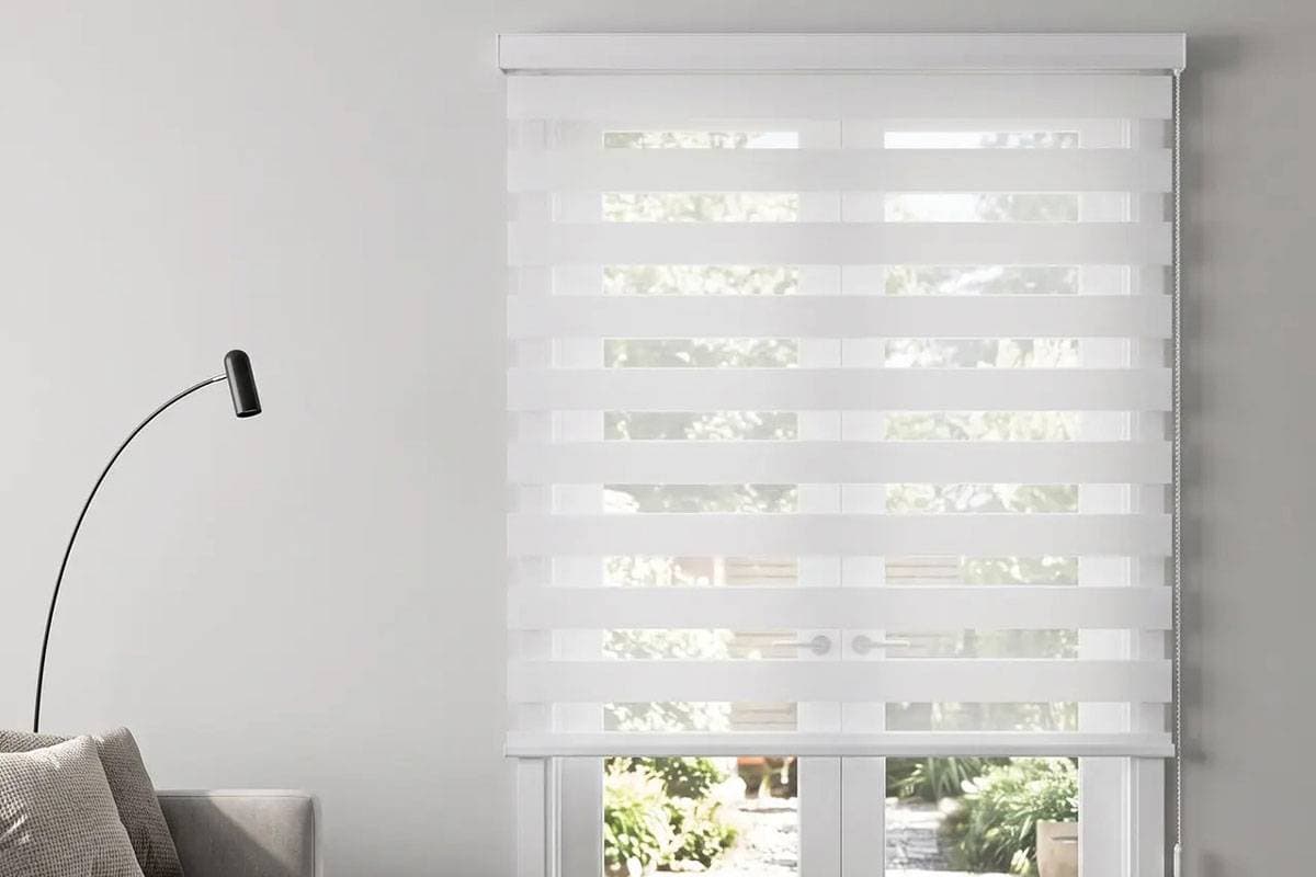 Montaggio tende a rullo: guida completa per installarle a parete, soffitto ed esterno