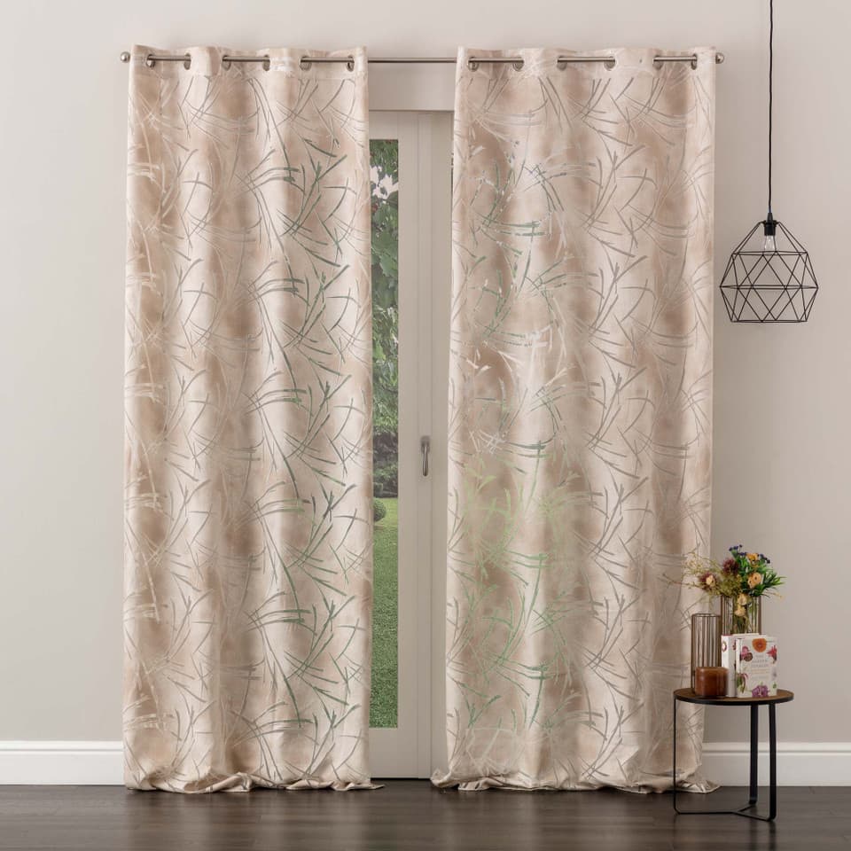 Tenda confezionata Bèa con borchie semitrasparente 140x260 cm T071 Tenda confezionata Bèa con borchie semitrasparente 140x260 cm T071