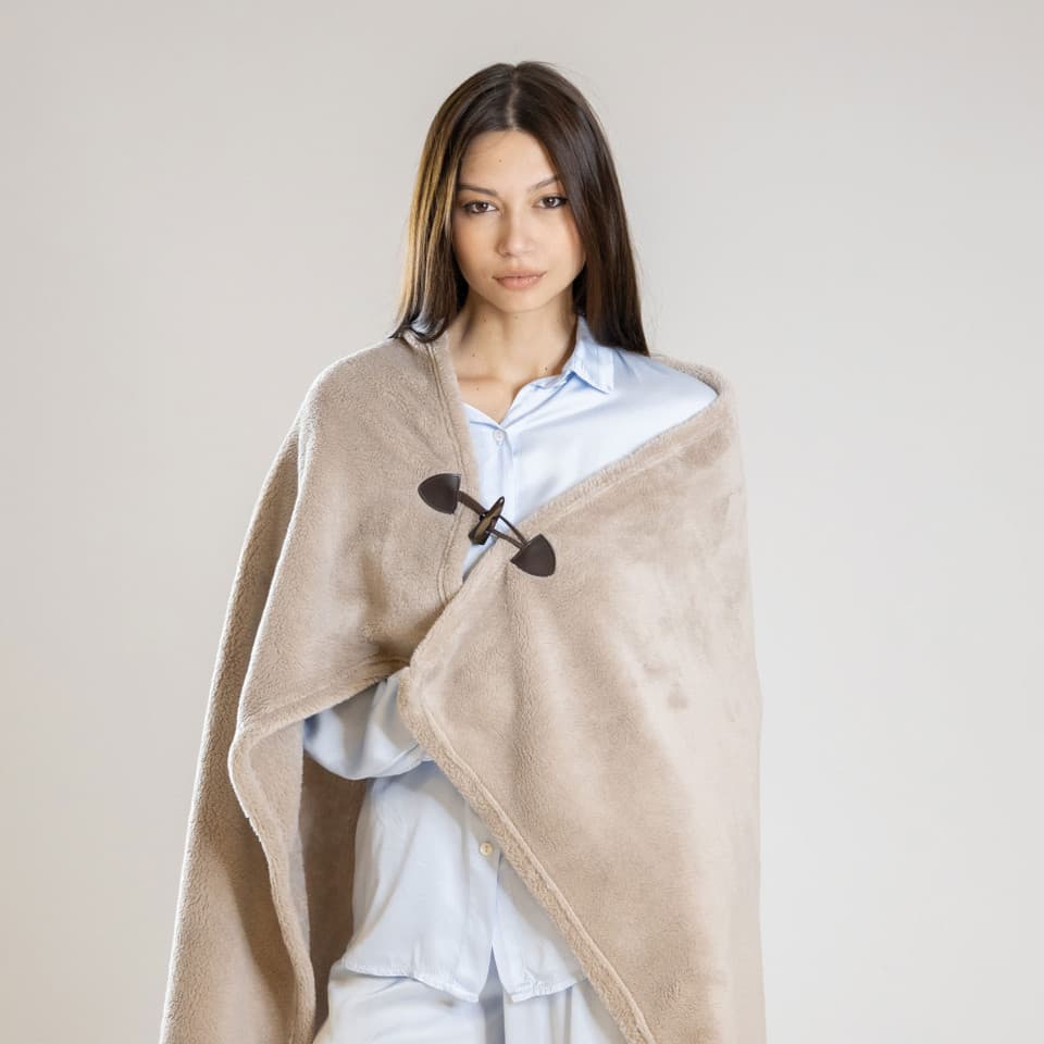 Mantella In Pile Masha Con Alamaro