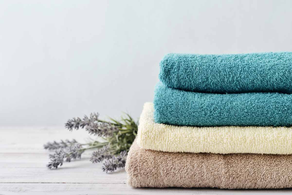 Divine Textiles 2 Asciugamani da Bagno Set di 8 Asciugamani 100% Cotone Bianco 4 Panni 2 Asciugamani 500 g/mq 8 Piece Towel Set 